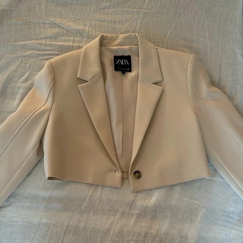 Zara Cropped Cream Blazer